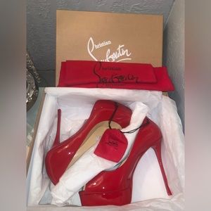 Christian Louboutin NIB Fetish peep 130 patent size 39.5 NEW !